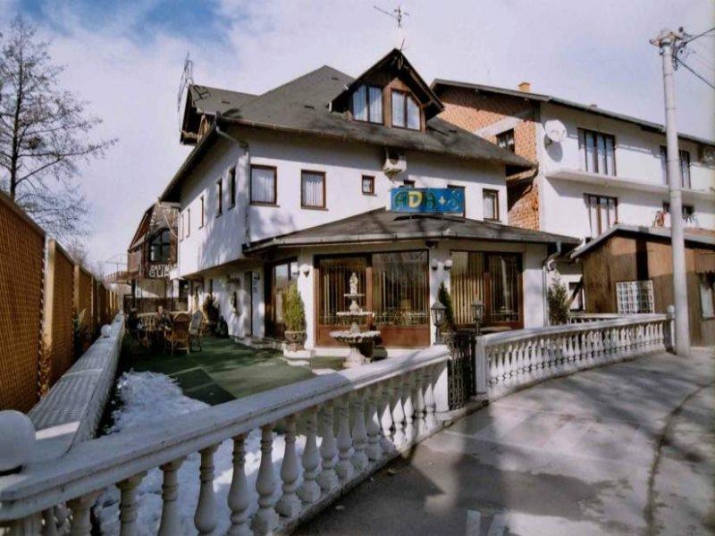 Ada S Hotel Bihać エクステリア 写真